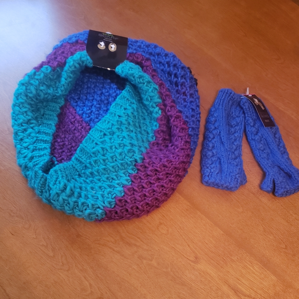 Nwt scarf and matching gloves